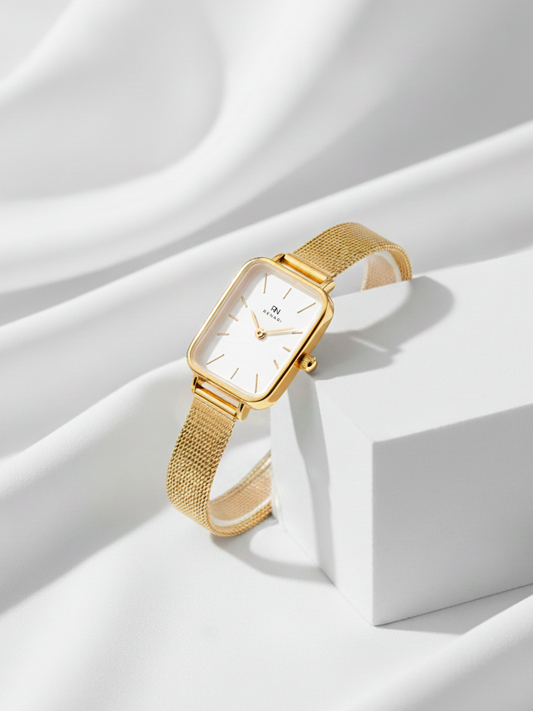 Un favorito por su estilo clásico y versatilidad al combinar distintos looks. 